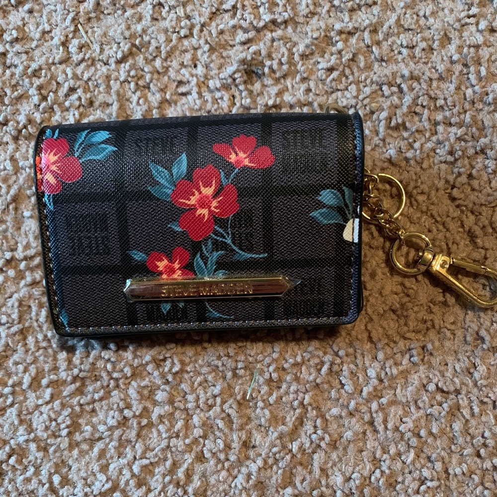 Steve Madden NWOT Floral Wallet.